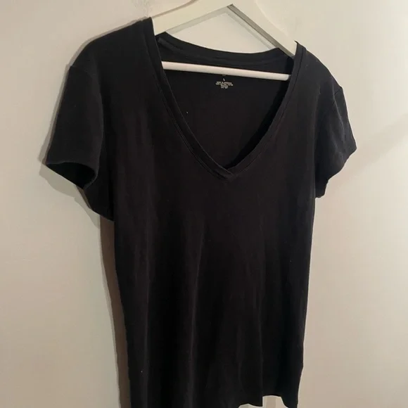 Banana Republic 100% cotton Cotton V-Neck T-Shirt‎ large - Picture 2 of 4
